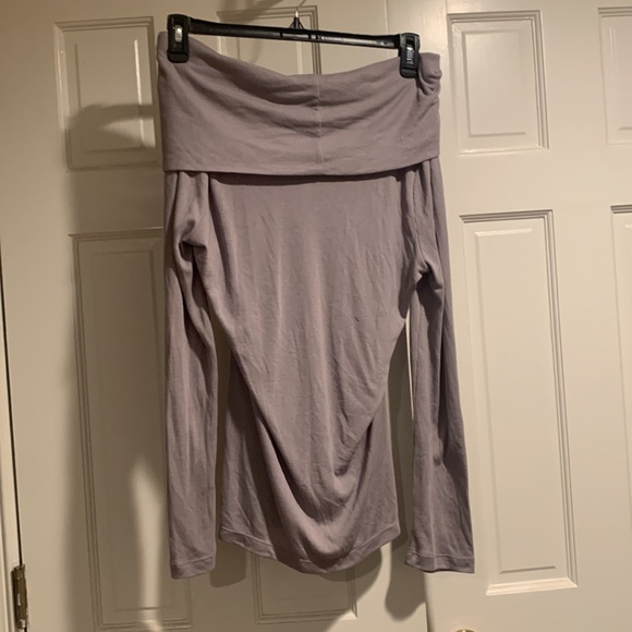 🩶On or Off Shoulder Blouse🩶 - Picture 2 of 6